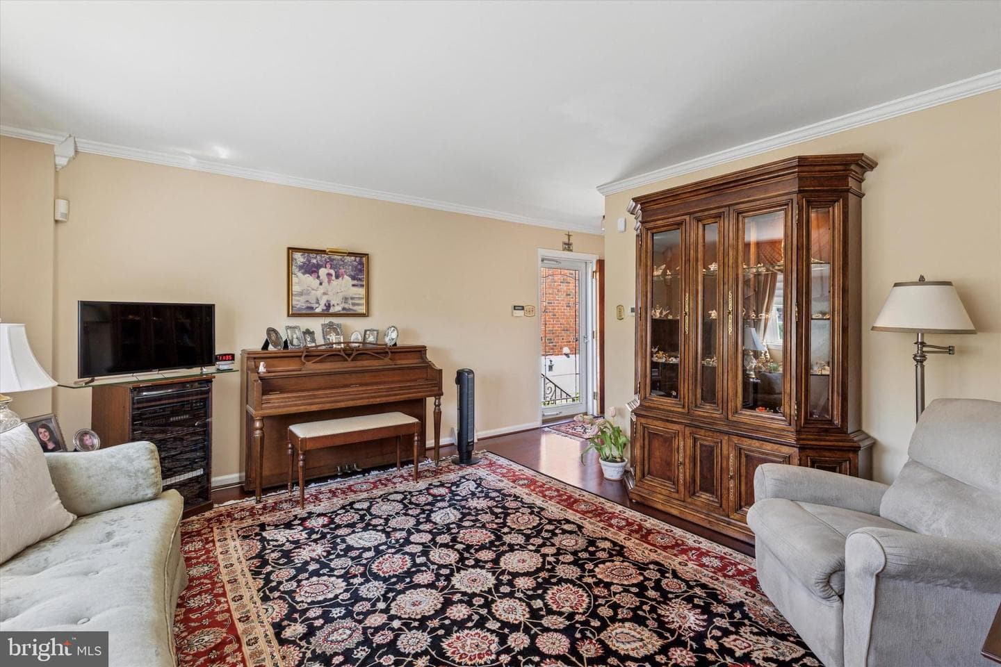 7406 Hill Road photo 3