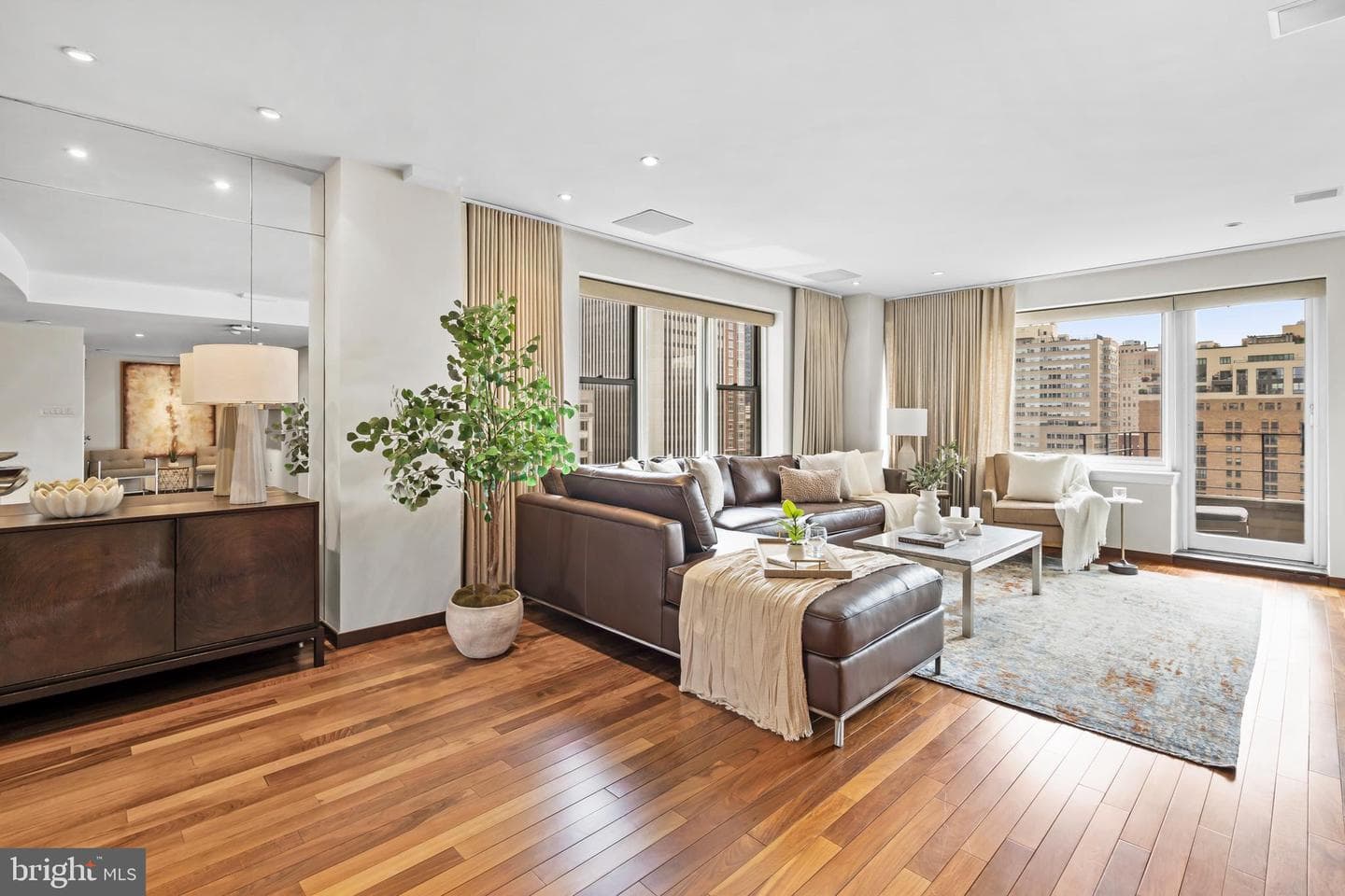 220 W Rittenhouse Sq # 18A photo 3