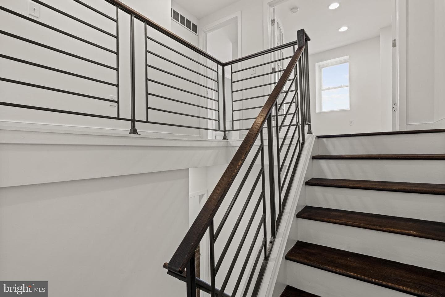 1834 Sepviva Street photo 19