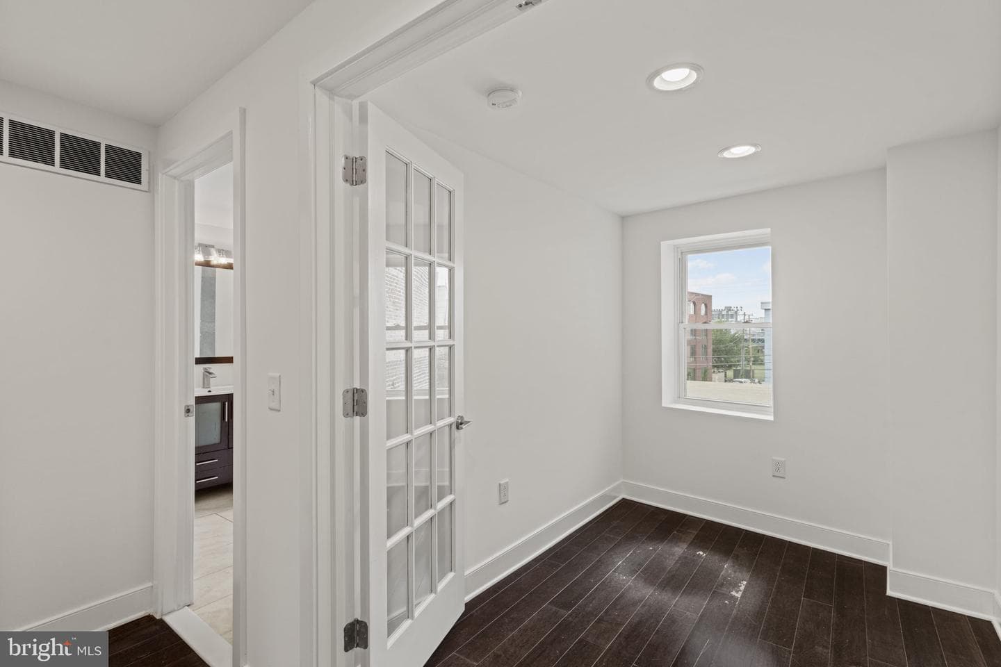 1834 Sepviva Street photo 30