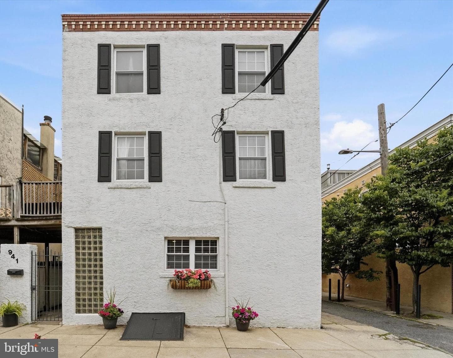 941 Montrose Street
