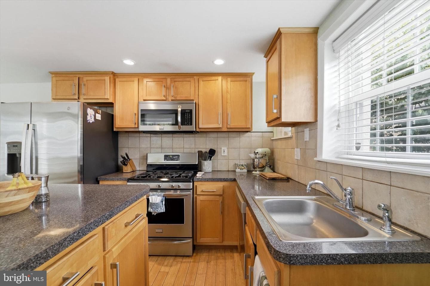 941 Montrose Street photo 10