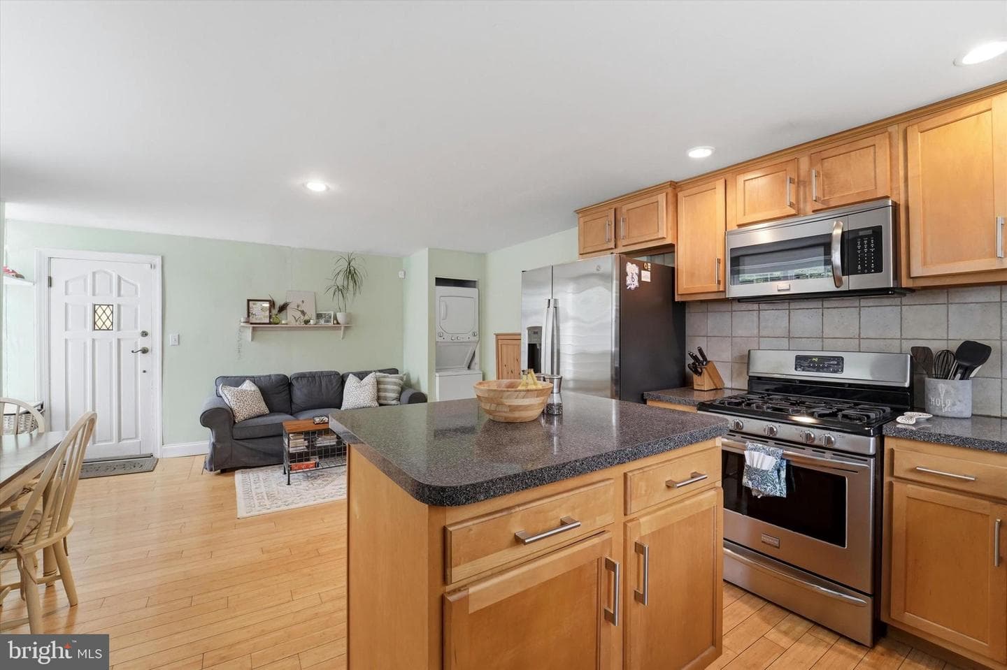 941 Montrose Street photo 11