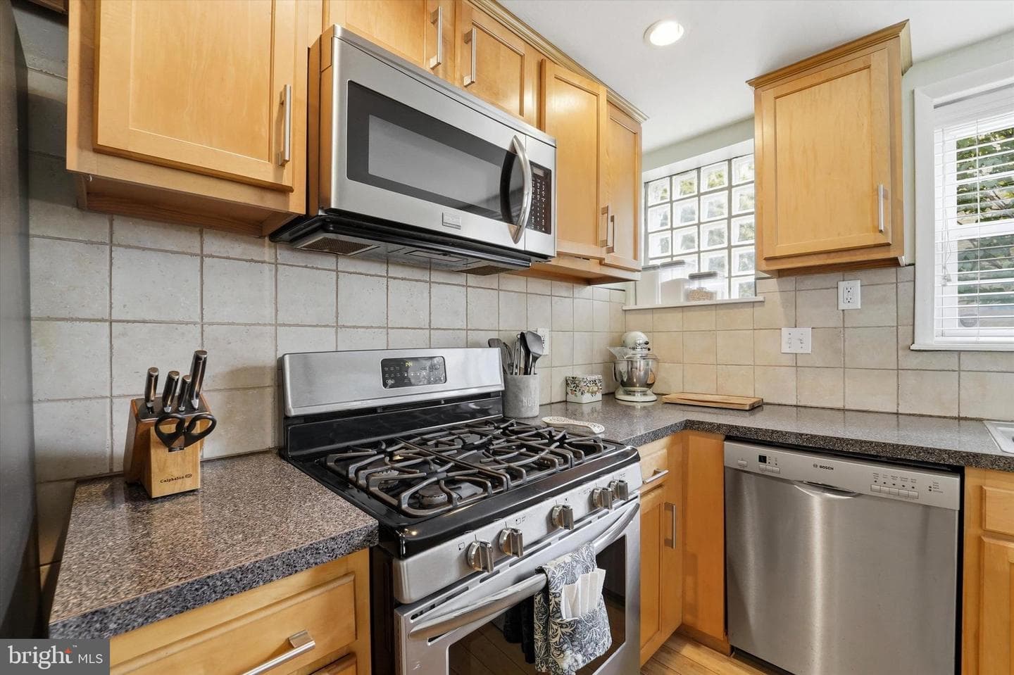 941 Montrose Street photo 12