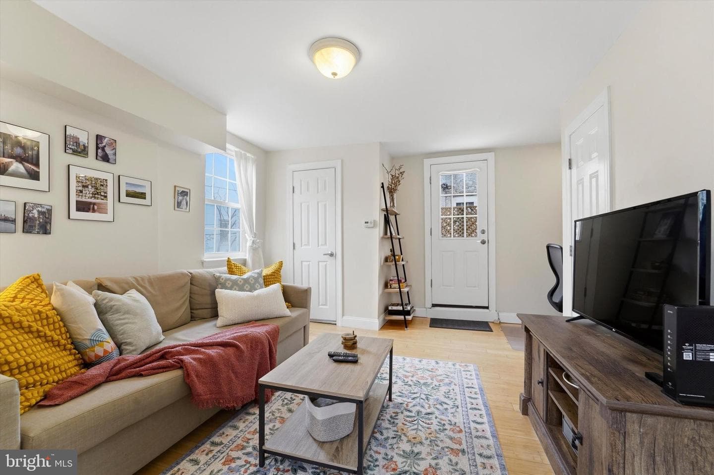 941 Montrose Street photo 15