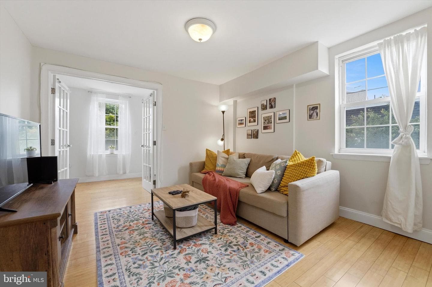 941 Montrose Street photo 16