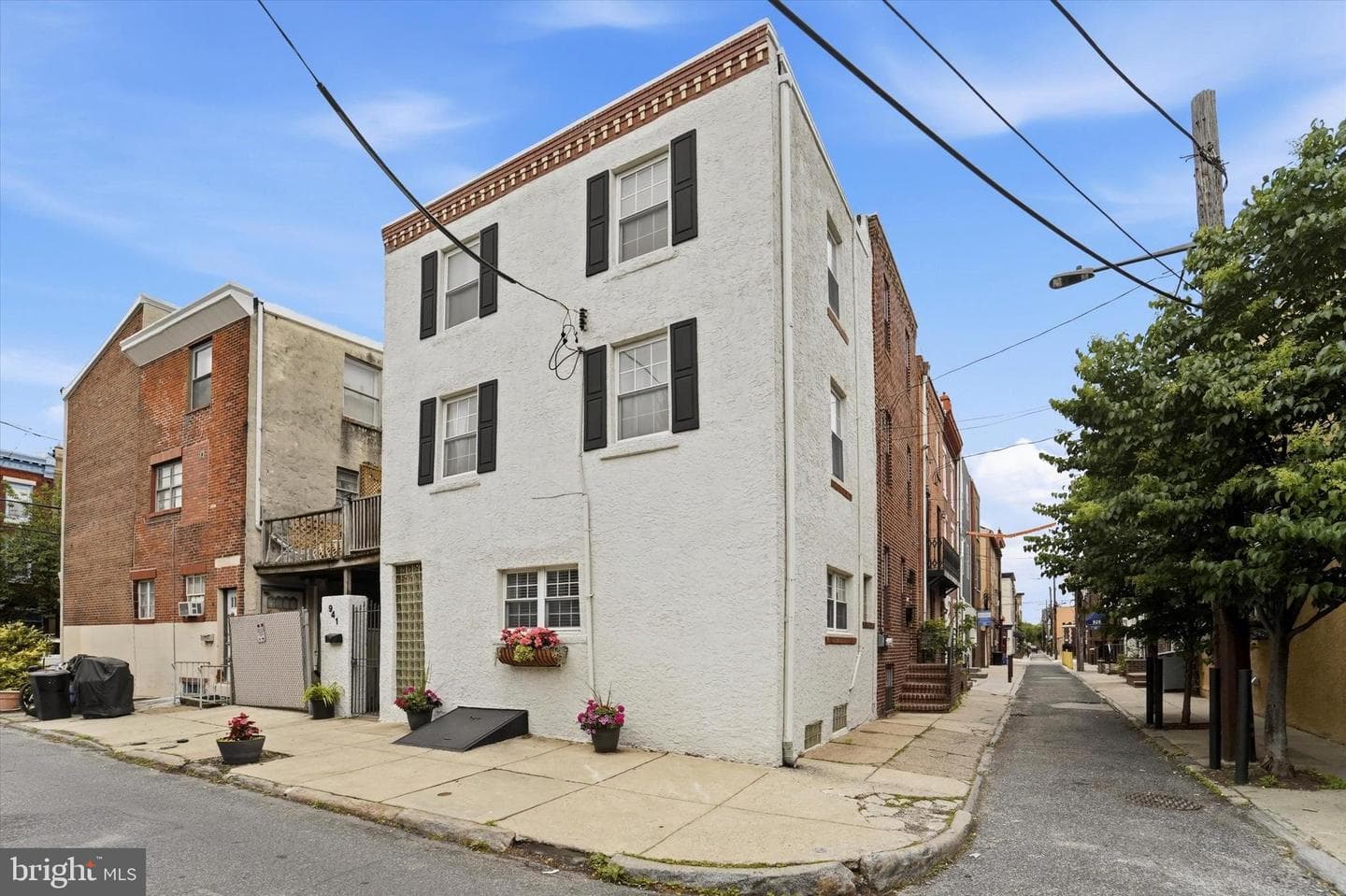 941 Montrose Street photo 2