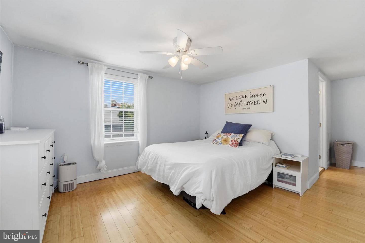 941 Montrose Street photo 27