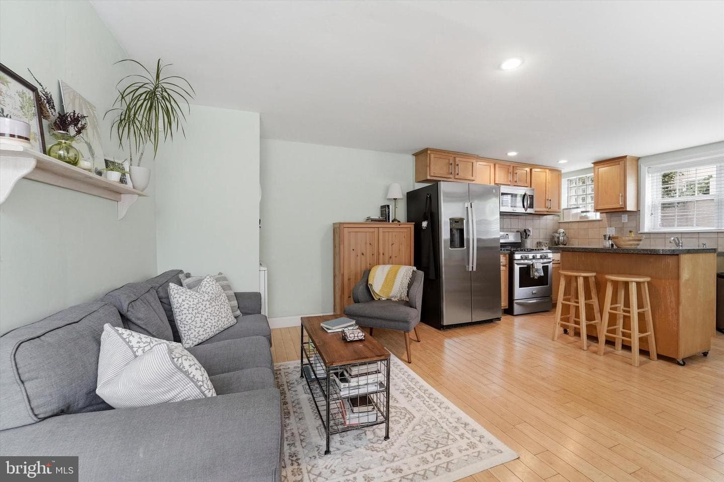 941 Montrose Street photo 5