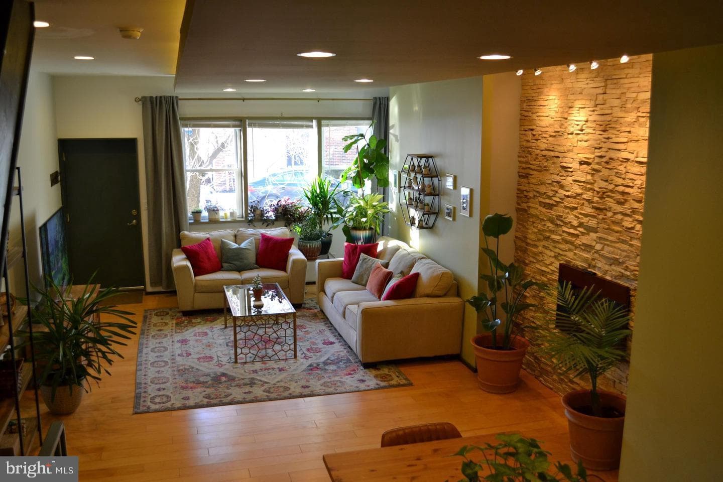 907 N 5th Street, Philadelphia