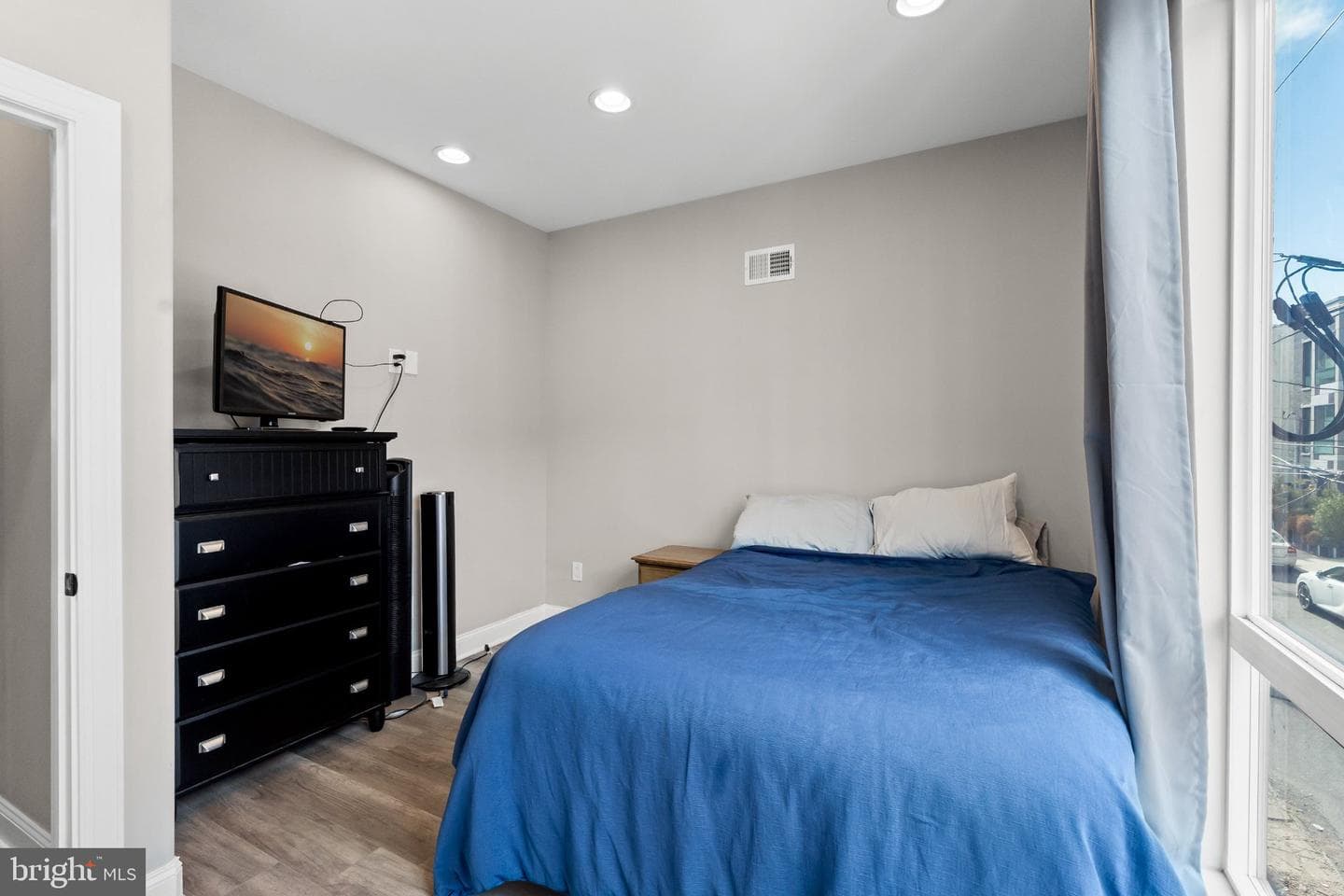 1528 W Seybert Street photo 17