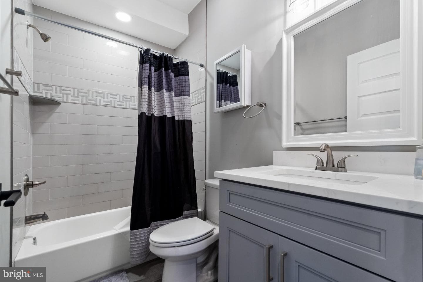 1528 W Seybert Street photo 19