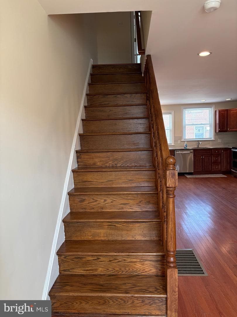 7151 Akron Street photo 27