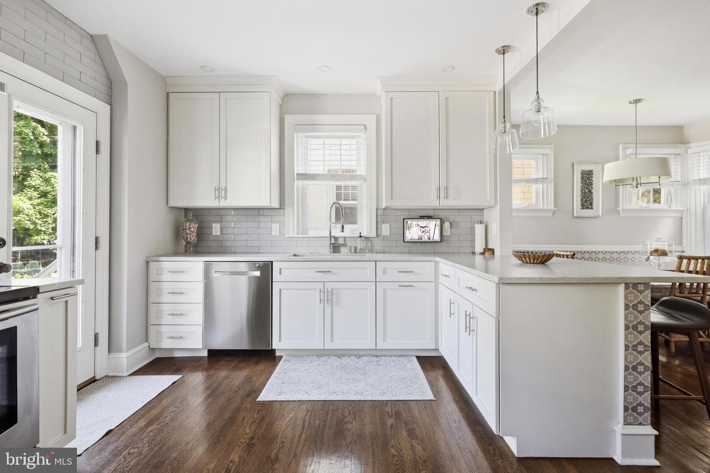 307 E Gravers Lane photo 8