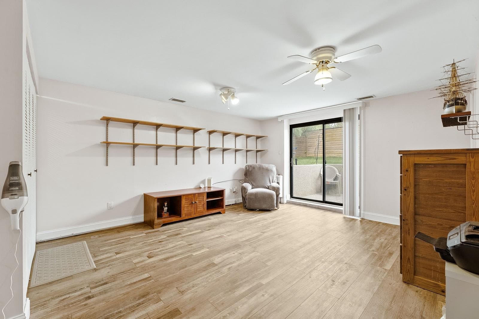 9504 James Street #a photo 25