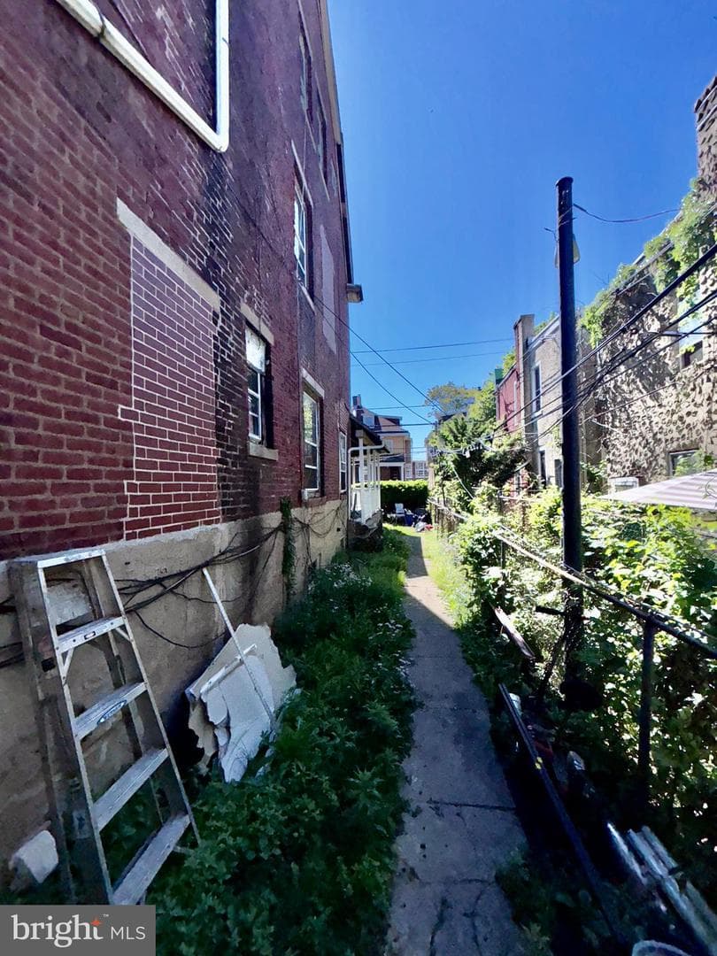 71 E Penn Street photo 24