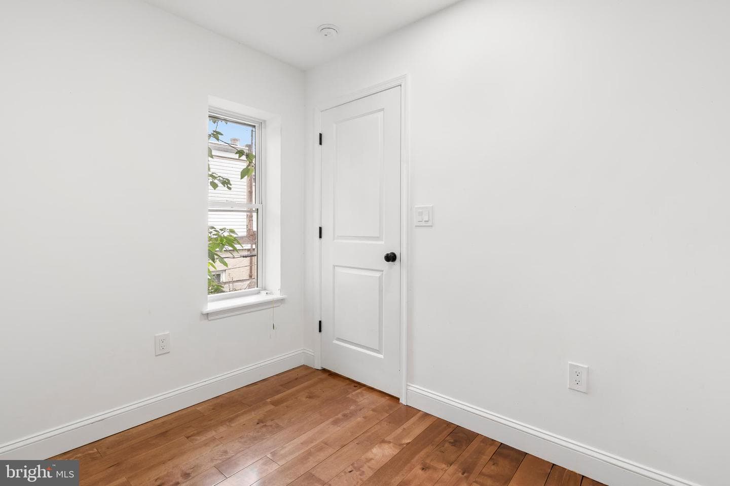 531 Hoffman Street photo 26