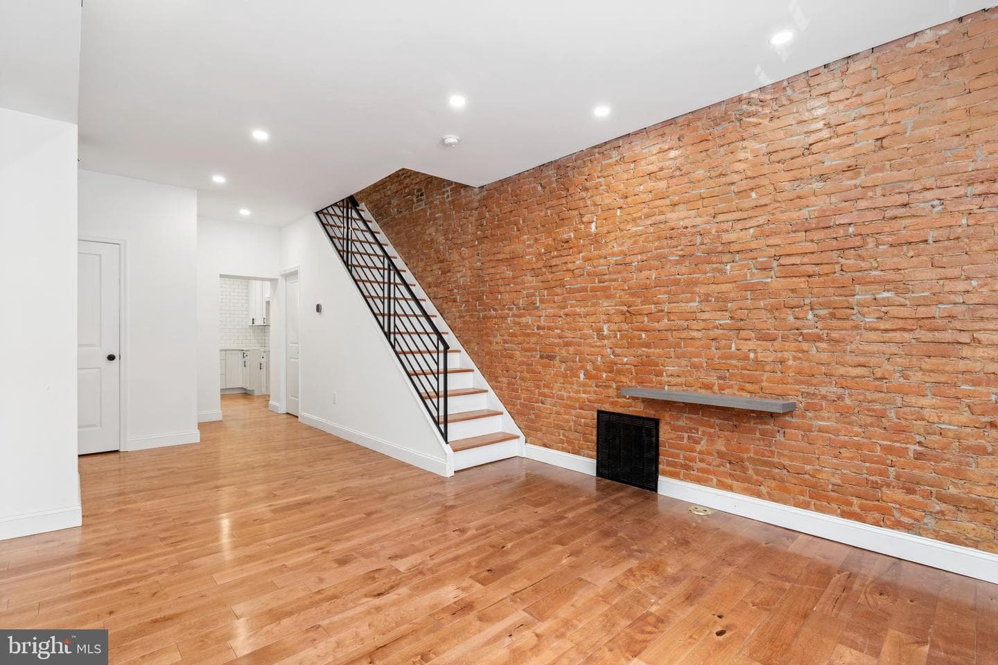 531 Hoffman Street photo 4