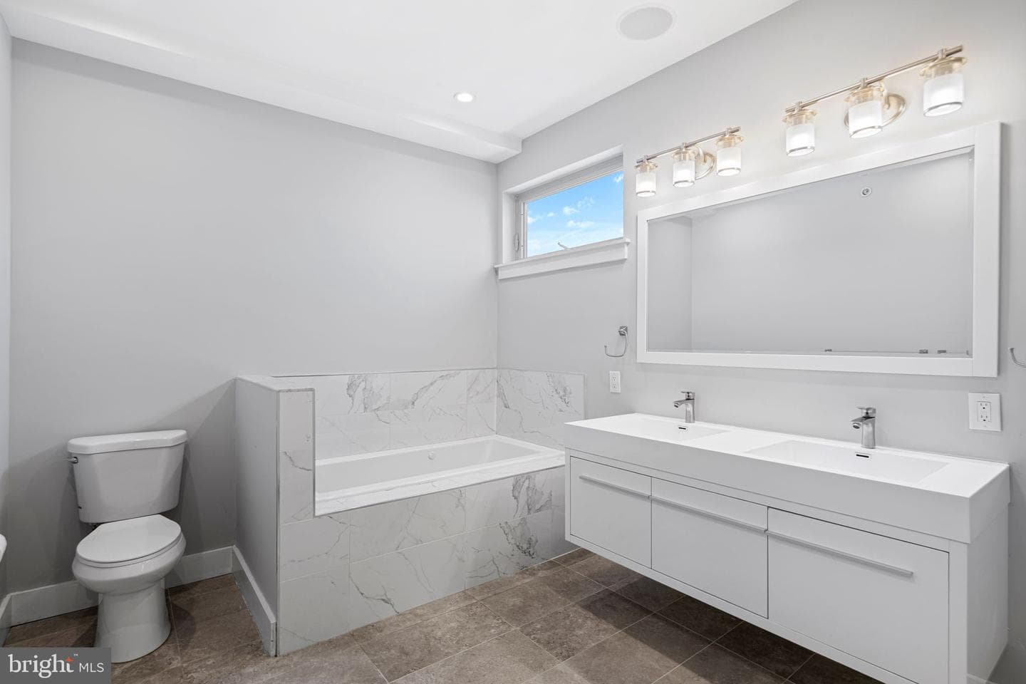 2057 Tasker Street photo 23