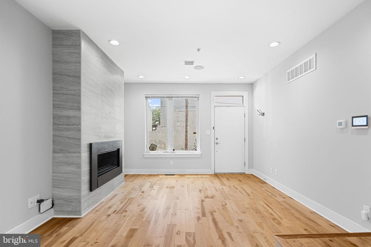 2057 Tasker Street photo 3