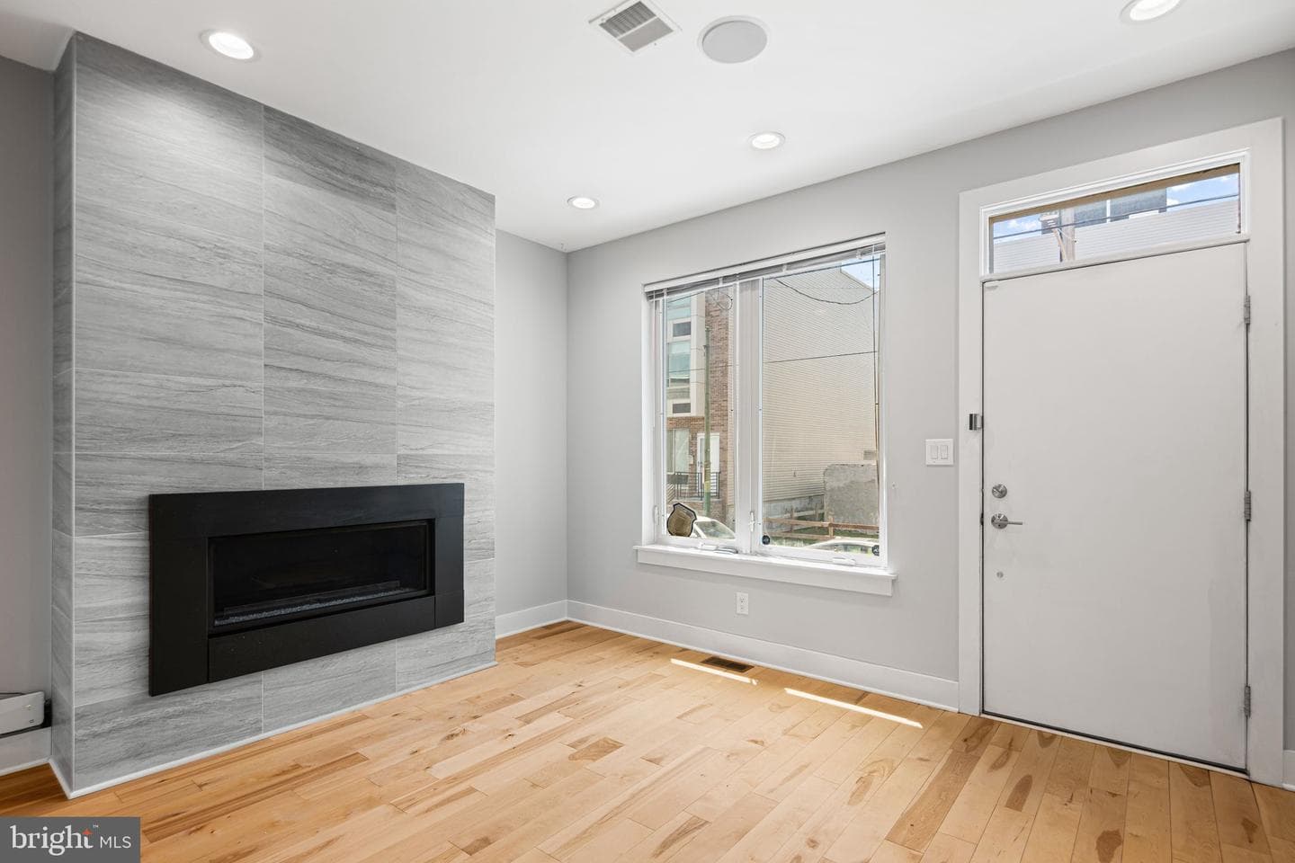 2057 Tasker Street photo 4