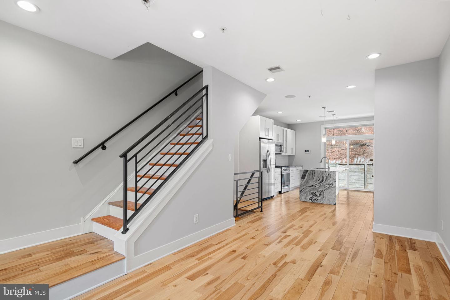 2057 Tasker Street photo 5