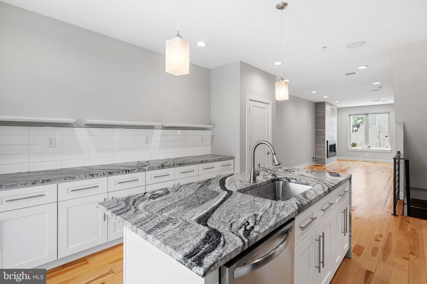 2057 Tasker Street photo 7