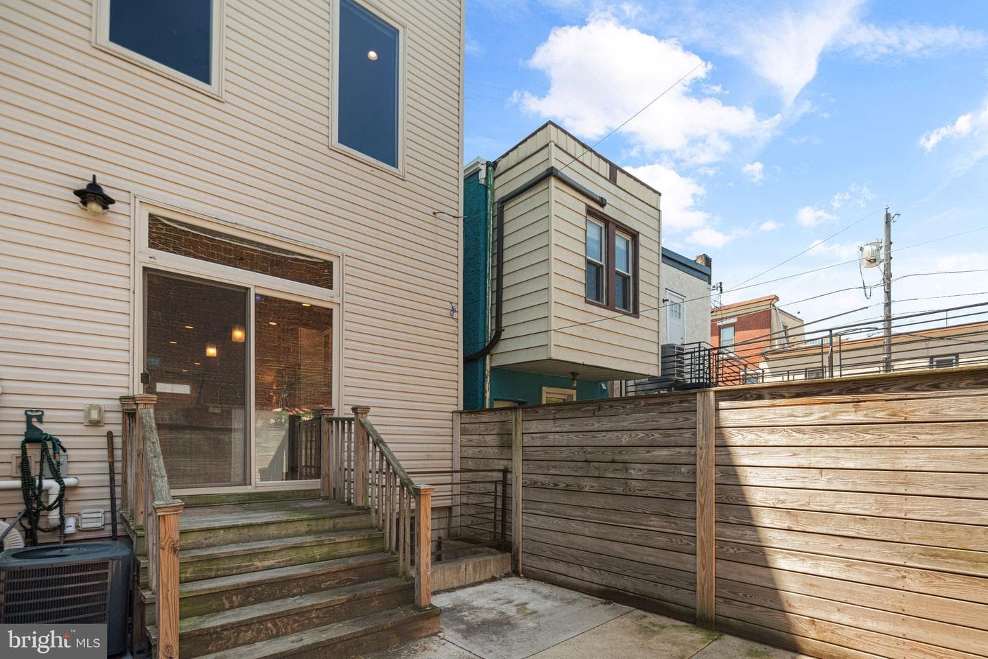 2057 Tasker Street photo 8