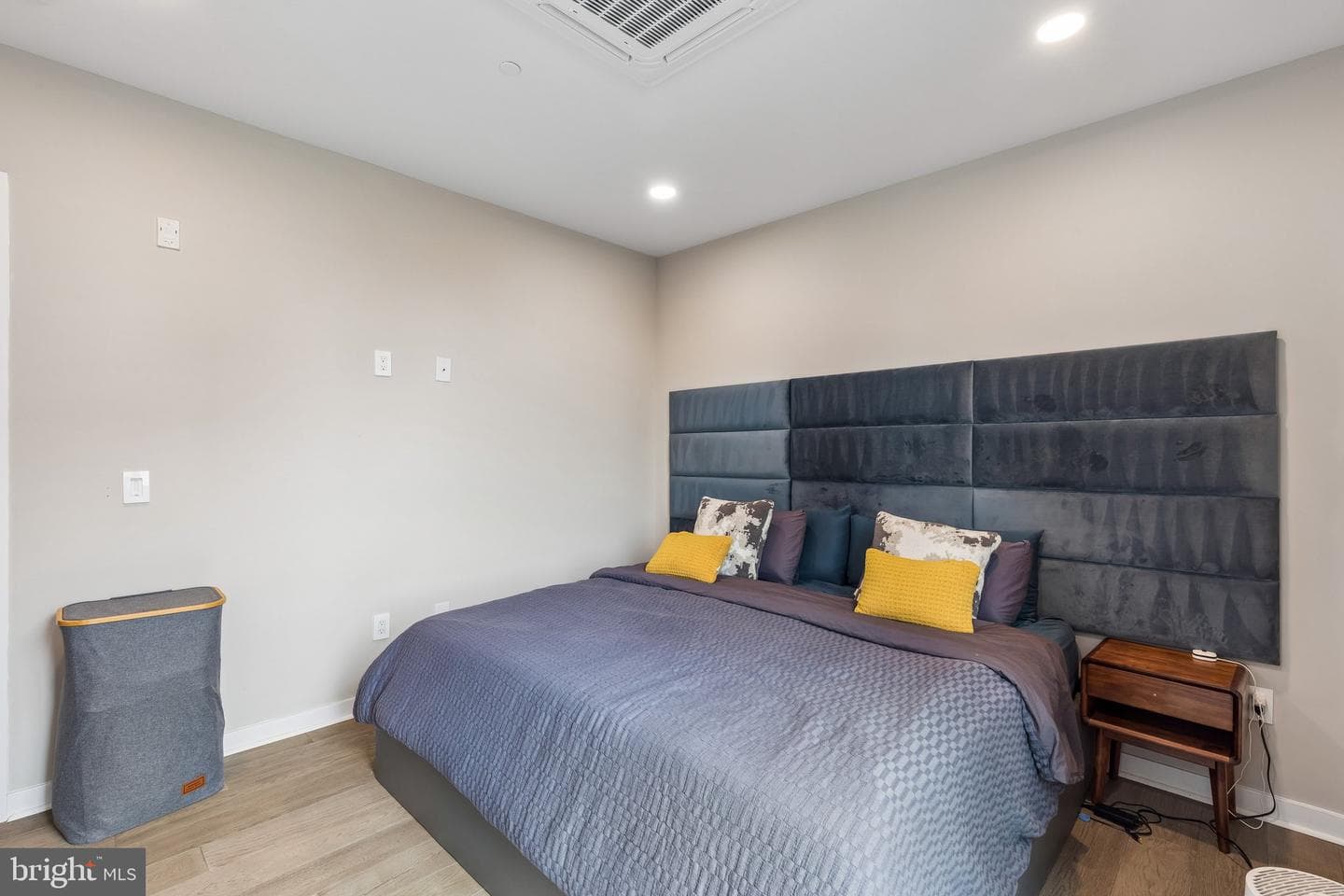 1648-50 Ridge Avenue #302 photo 20