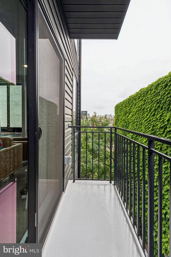 1648-50 Ridge Avenue #302 photo 6