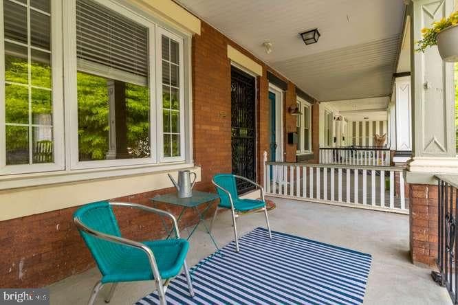 452 W Winona Street photo 3