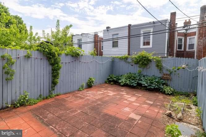 452 W Winona Street photo 32