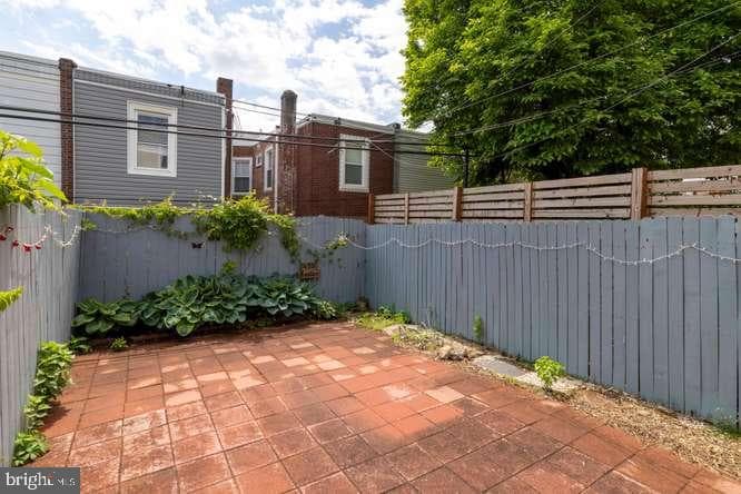 452 W Winona Street photo 33