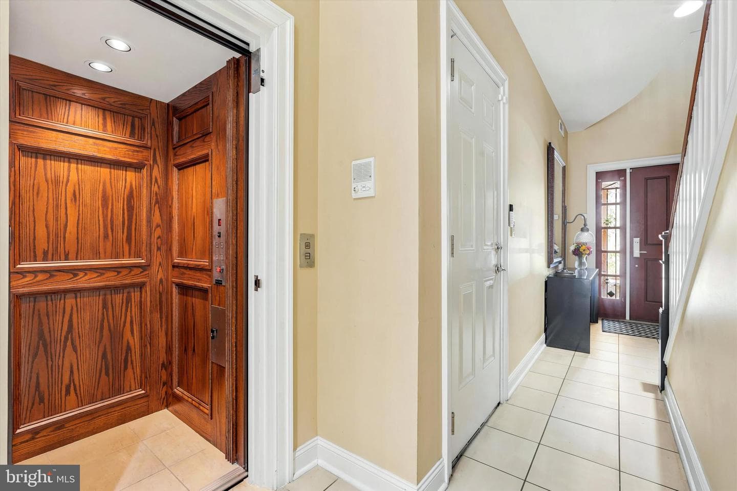 212 Gaskill Street photo 5