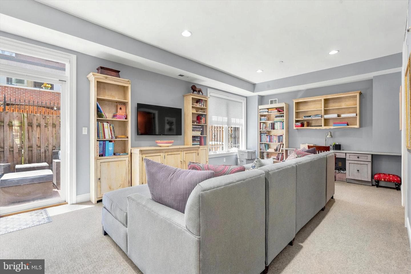 212 Gaskill Street photo 7
