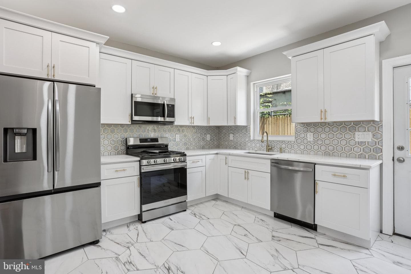 2225 N Waterloo Street photo 9