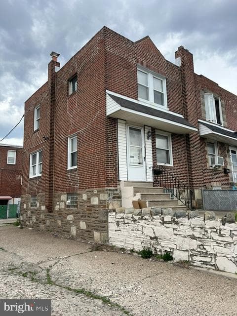 2086 Larue Street photo 2