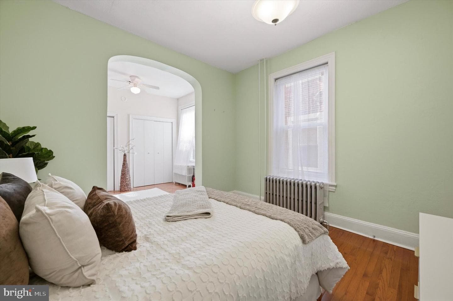 1127 Green St photo 12