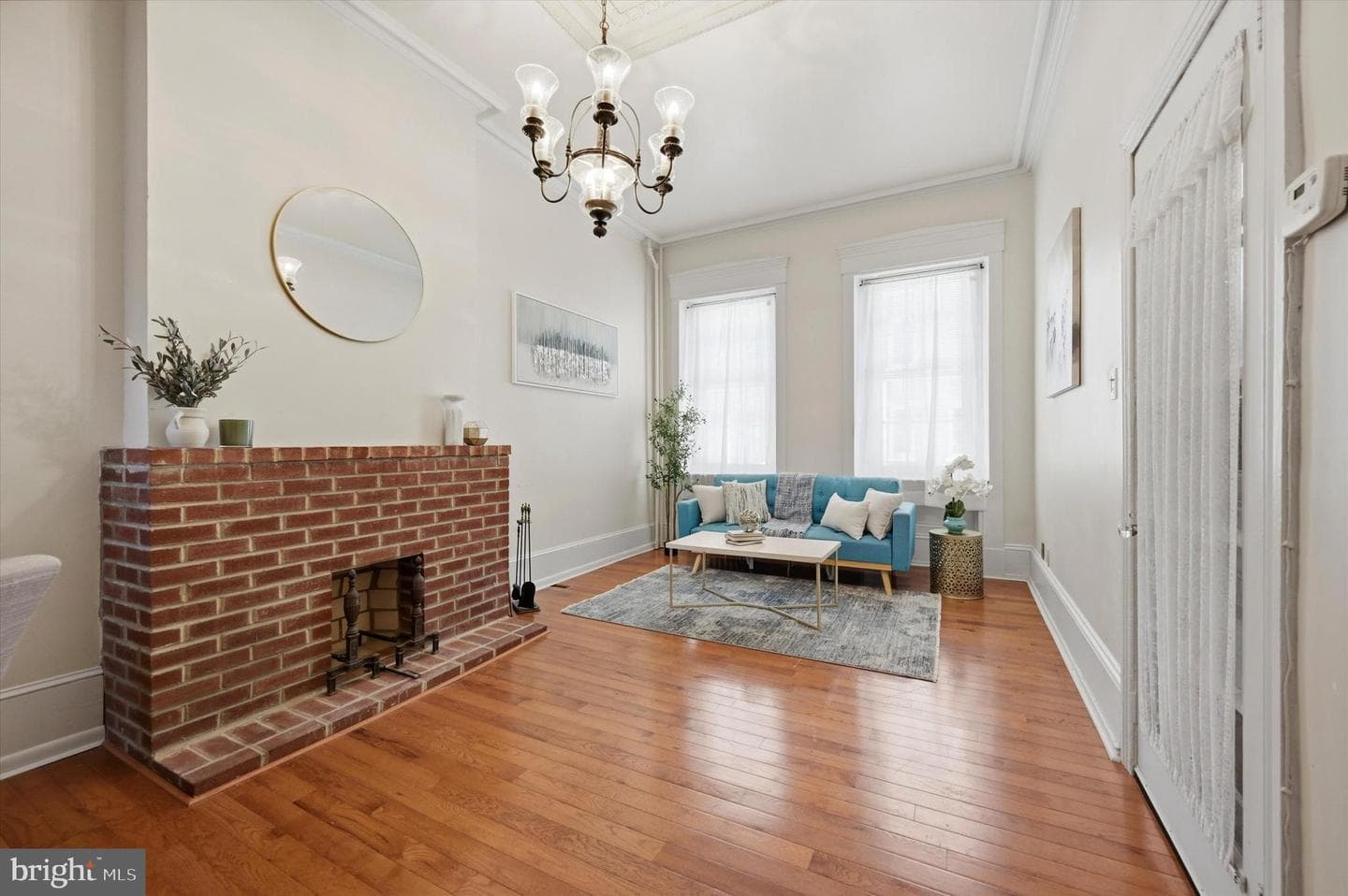 1127 Green St photo 2