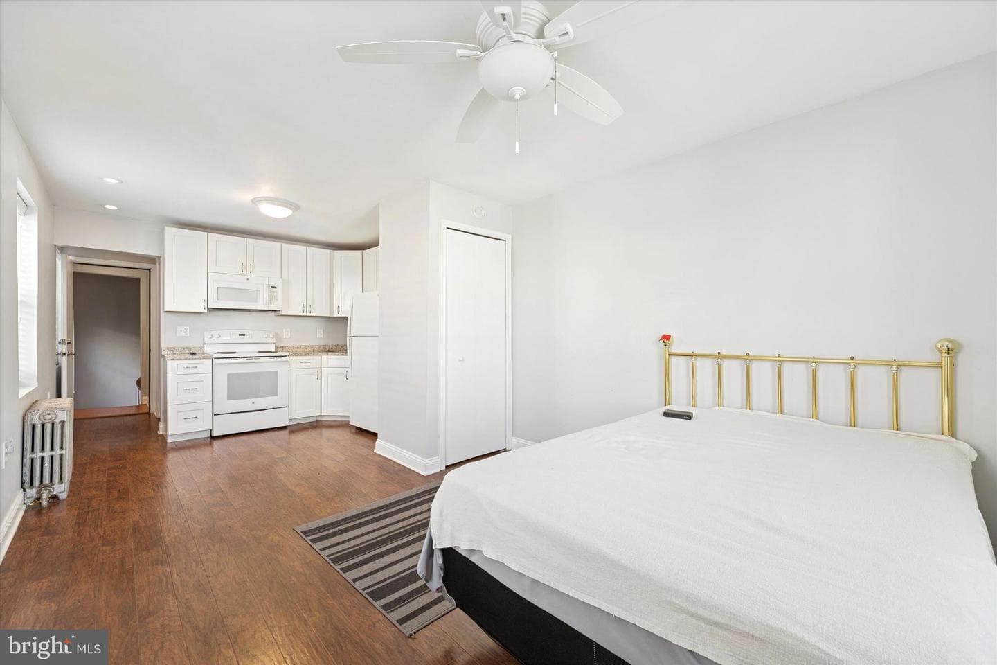 1127 Green St photo 20