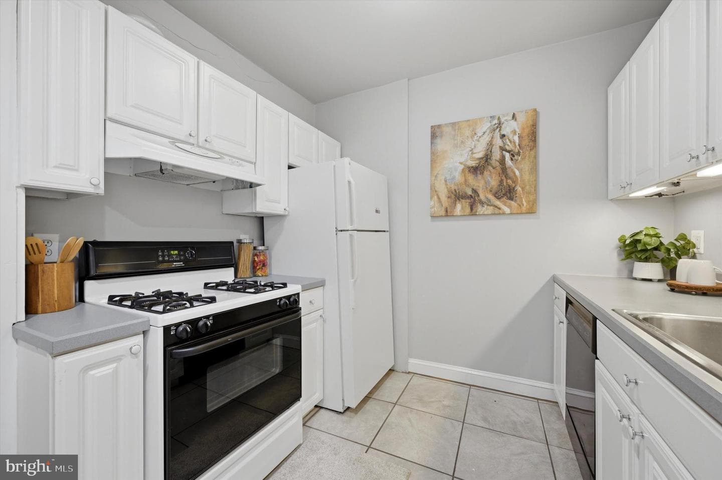 1127 Green St photo 6