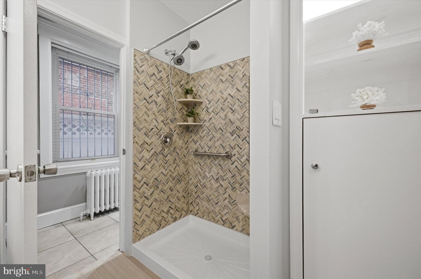 1127 Green St photo 9