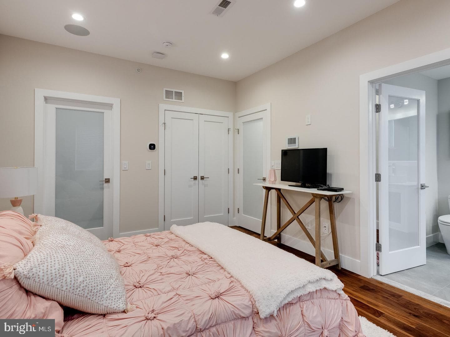 432 Gaskill Street photo 44