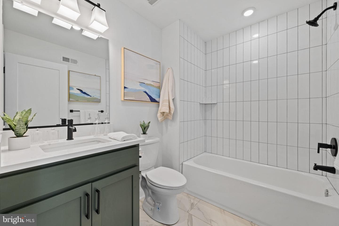 2116 E Rush Street photo 23