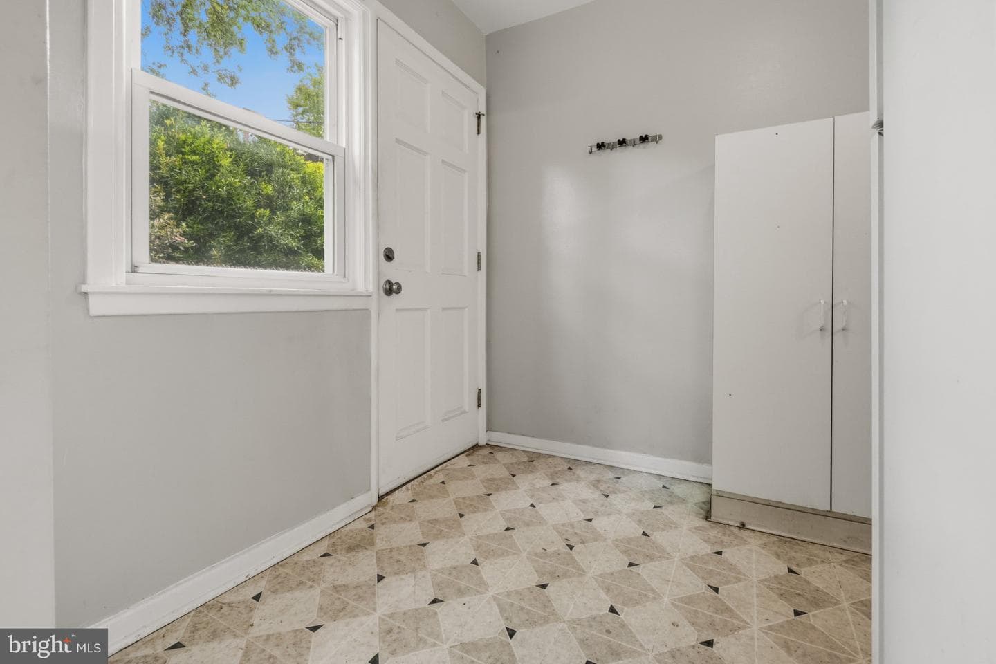 3439 Ainslie Street photo 14