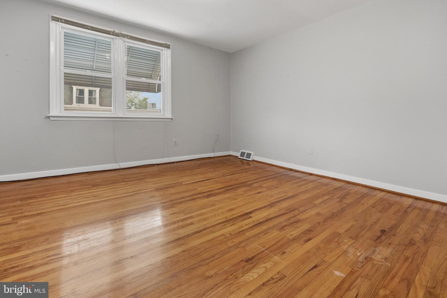 3439 Ainslie Street photo 20