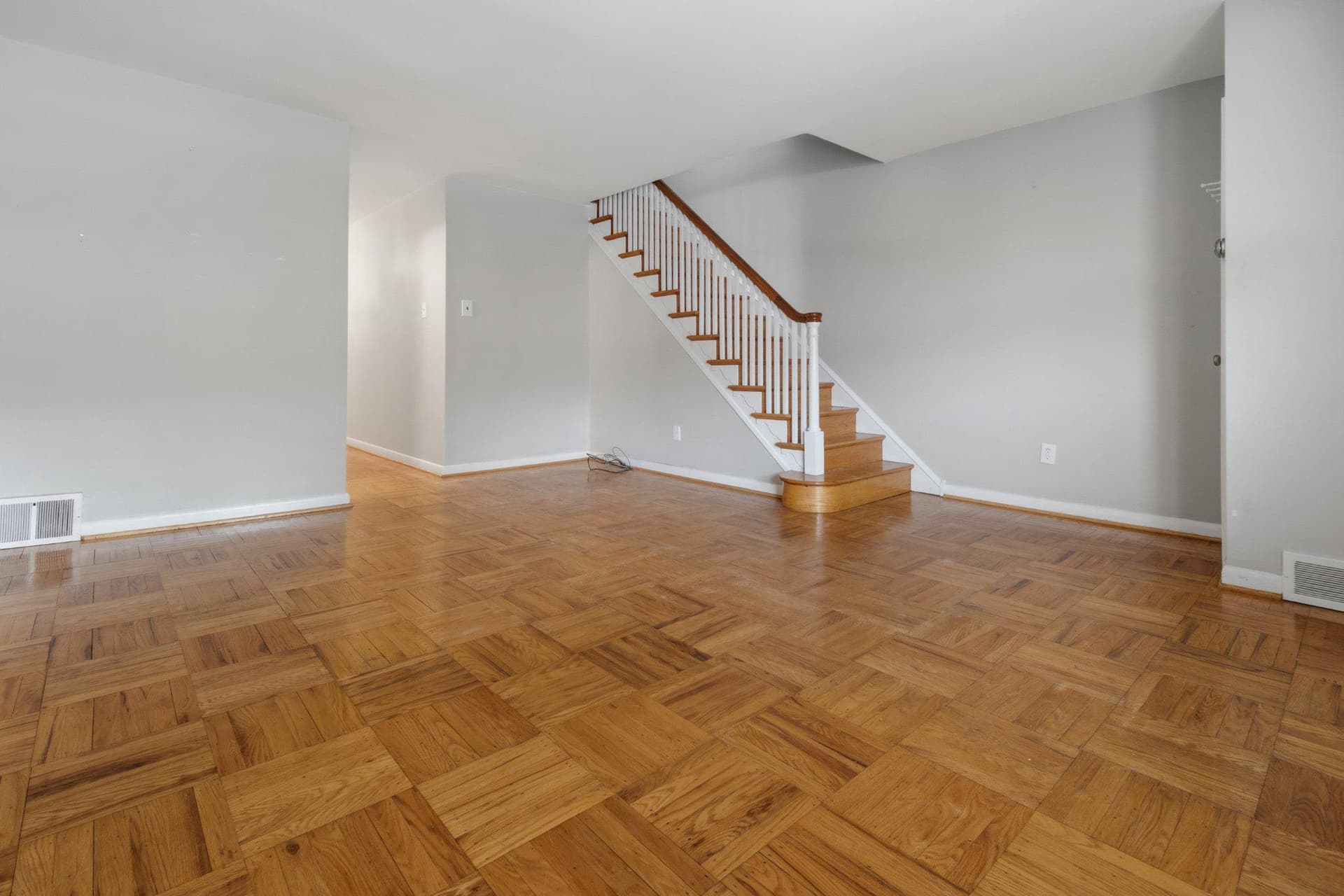3439 Ainslie Street photo 4