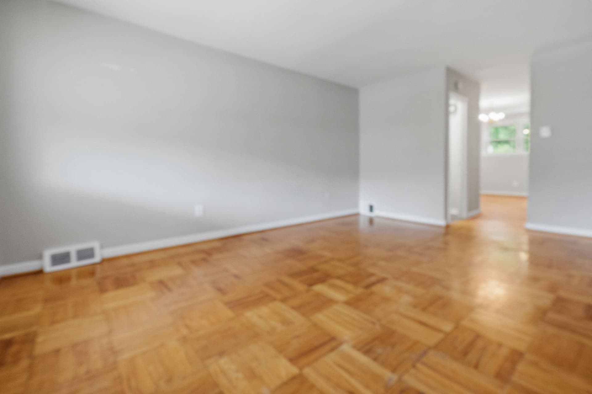 3439 Ainslie Street photo 5