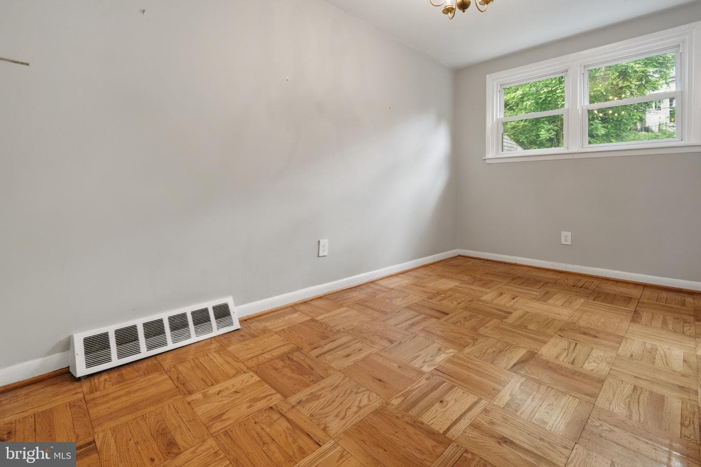 3439 Ainslie Street photo 8