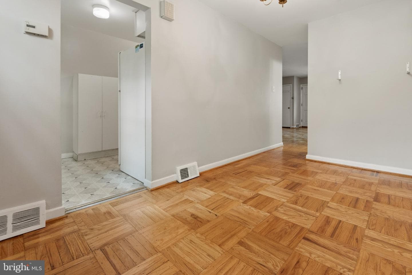 3439 Ainslie Street photo 9